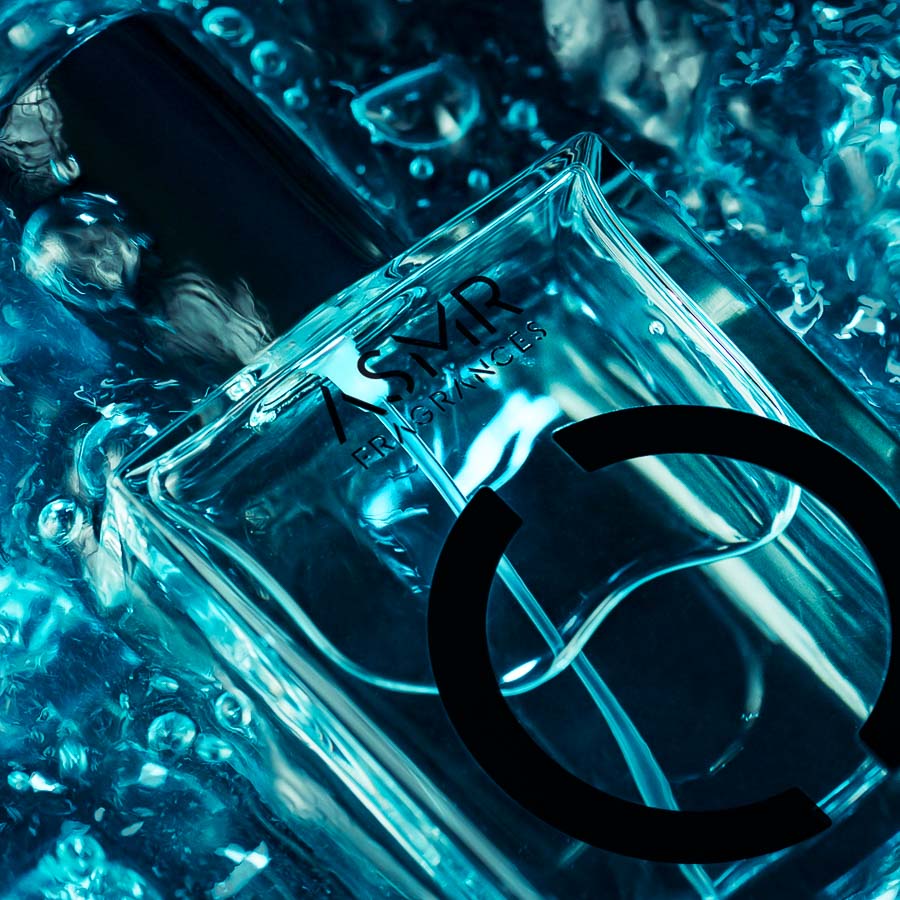 Photographe shooting photo packshot parfum close-up original eau